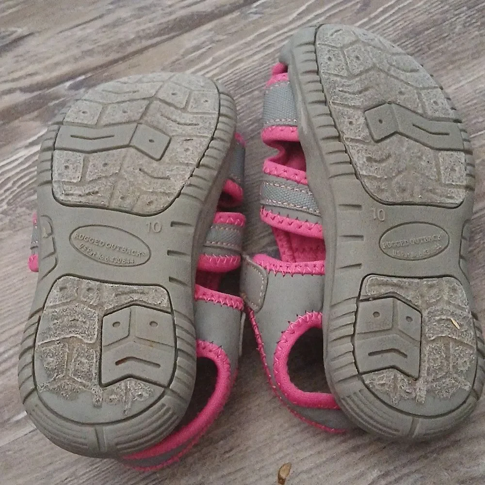 Rugged Outback sandals  Sz 10 EUC worn once